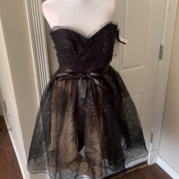 Black evening dresses. - Picture 6 of 12